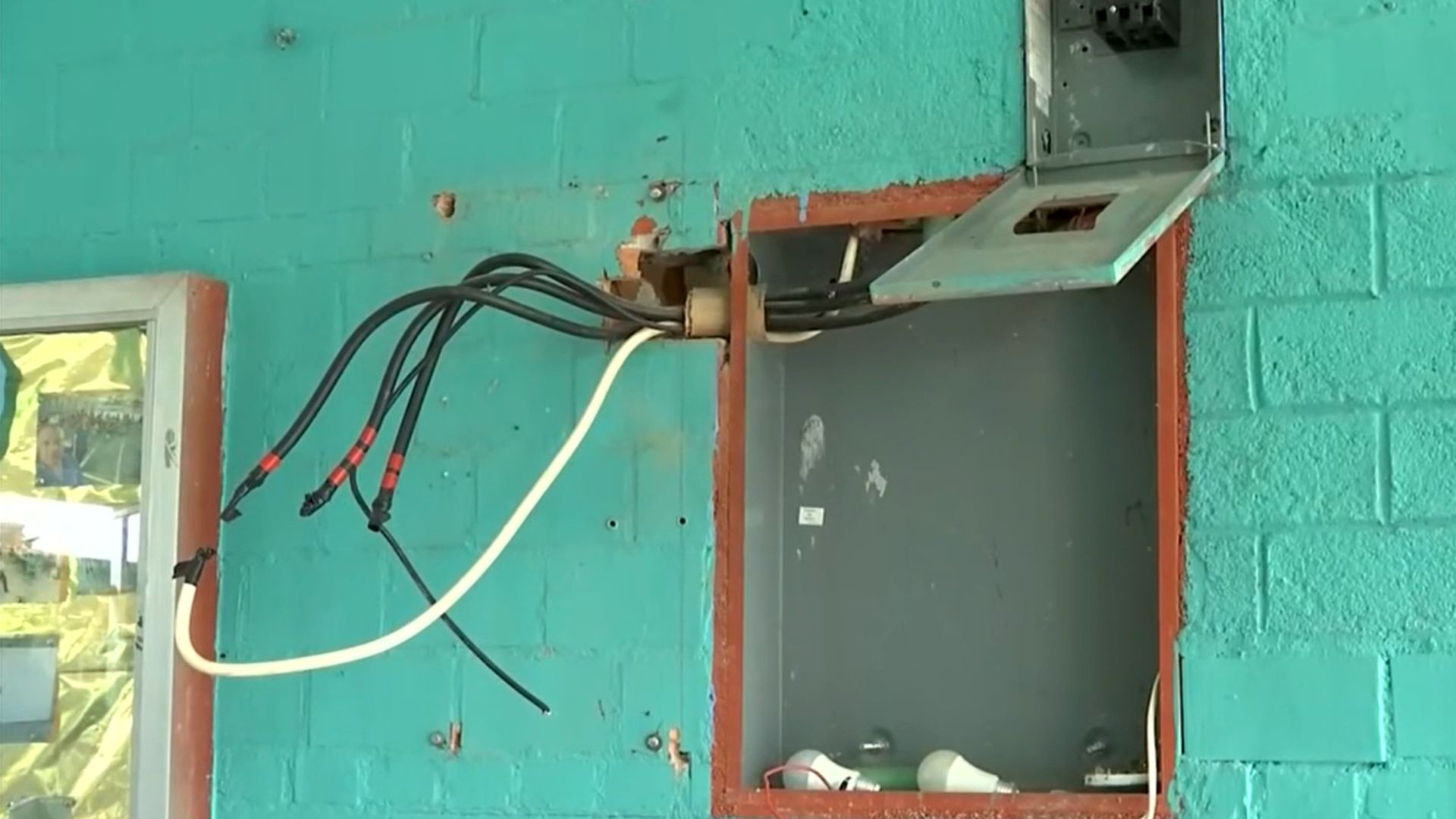 Primaria Benito Juárez inicia ciclo escolar sin luz por robo de cableado en Monterrey