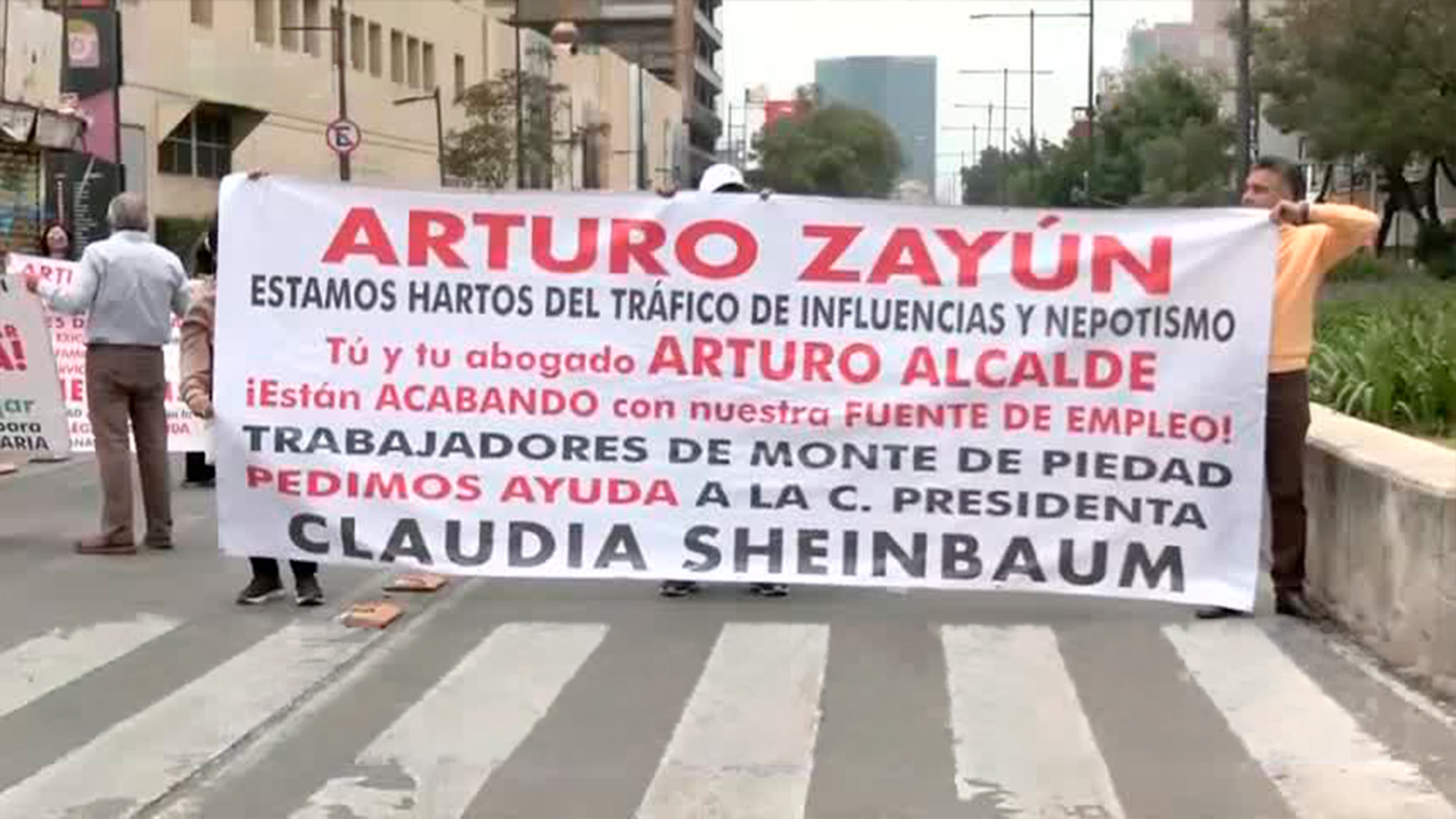 Trabajadores del Monte de Piedad bloquean Chapultepec tras 11 meses de huelga