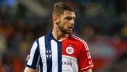 Disputó 82 partidos oficiales y anotó 44 goles con el conjunto estadounidense.