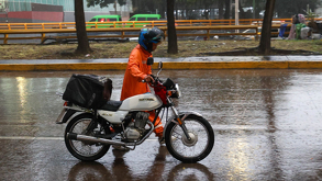 Habitantes de la Zona Metropolitana del Valle de México se preparan ante las posibles lluvias. | Agencia Cuartoscuro