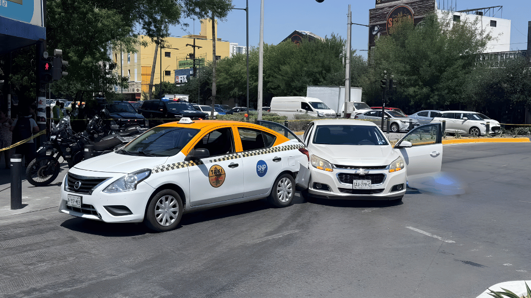 Hombre pierde la vida mientras transitaba por el centro de Monterrey