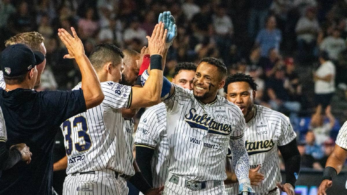 El partido entre Sultanes y Durango terminó pasada la media noche en el Walmart Park.