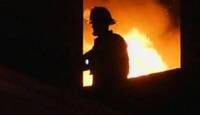 Personal del cuerpo de bomberos comenzó como a realizar trabajos de rescate en la zona afectada