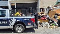 Retiran toneladas de basura que invadían banquetas en San Vicente