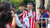 La transacción se cerró en 12 millones de dólares y un porcentaje de la carta para Chivas