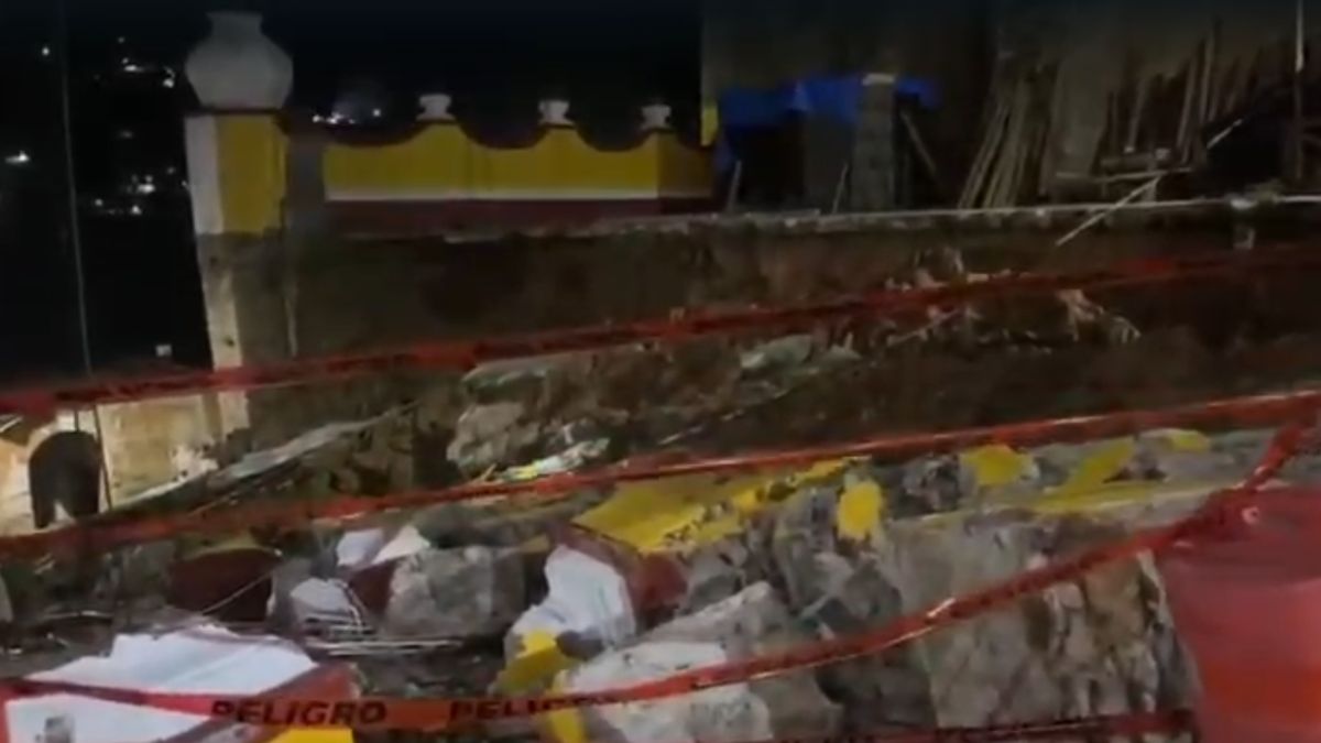 Aspecto de la zona de riesgo delimitada tras el derrumbe de aproximadamente 200 metros cuadrados de la barda