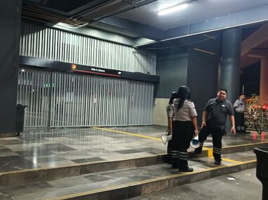 El hecho se reportó minutos antes de las 19:00 horas del sábado en las vías de la Línea 1.