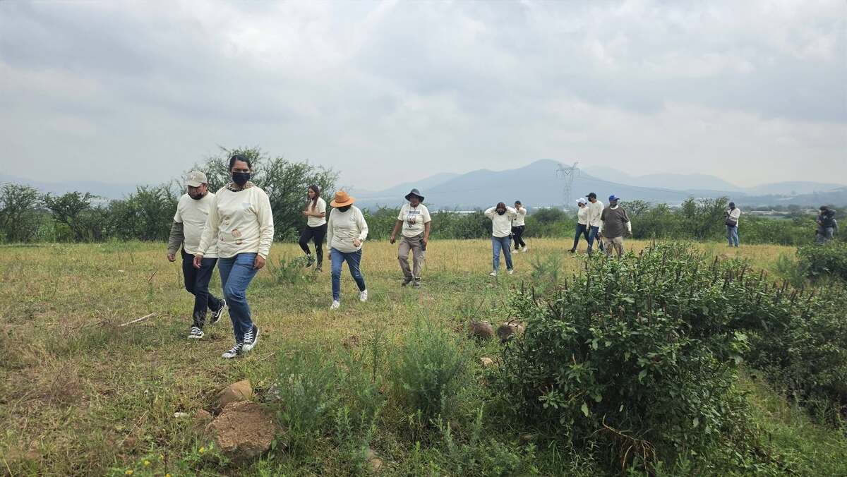 Integrantes del colectivo Hasta Encontrarlos-México durante jornada de búsqueda. | Hasta Encontrarlos-México