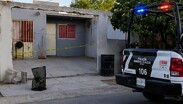 A la llegada de familiares, se encontraron a la bebé sumergida en el agua.