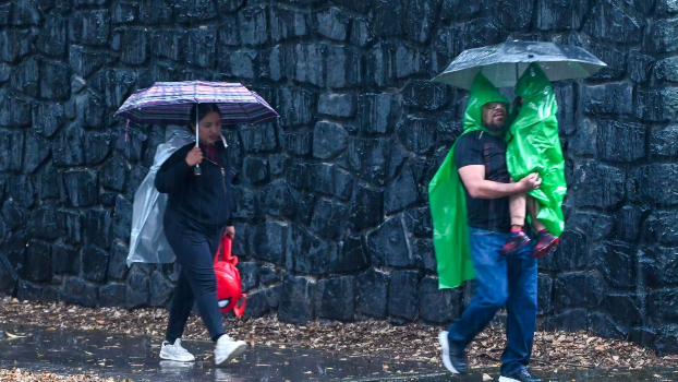Residentes de la capital mexicana se preparan ante la posibilidad de lluvias. | Agencia Cuartoscuro