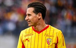 El atacante francés atraviesa un momento clave en el futbol de su país con doblete, asistencia y títulos tras su regreso a Europa.