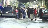 Tras el ataque a balazos, conocidos de la víctima arrastraron el cuerpo hacia la entrada de una casa en la colonia Álvaro Obregón.