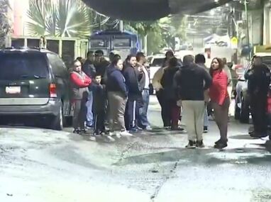 Tras el ataque a balazos, conocidos de la víctima arrastraron el cuerpo hacia la entrada de una casa en la colonia Álvaro Obregón.