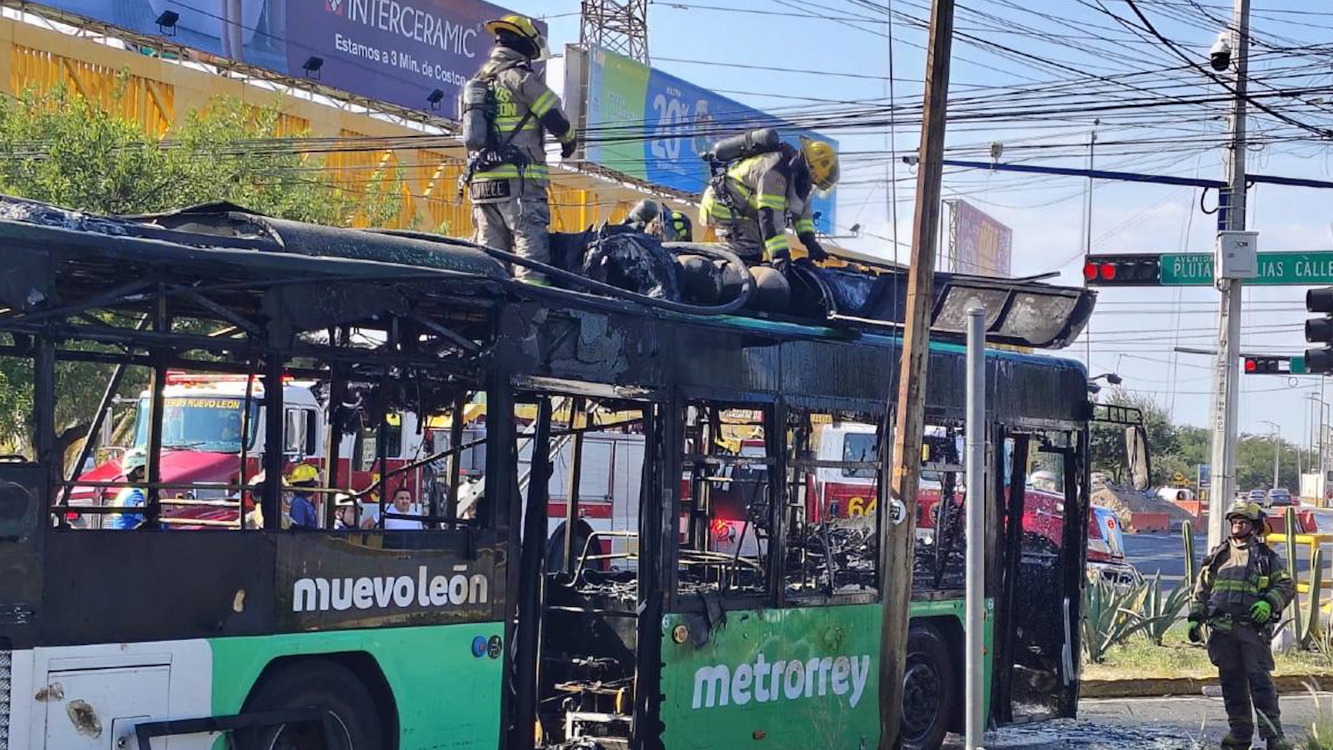 Camión en llamas provoca la evacuación de 40 pasajeros en San Nicolás. TD a las 6 Monterrey, 24 de agosto 2026