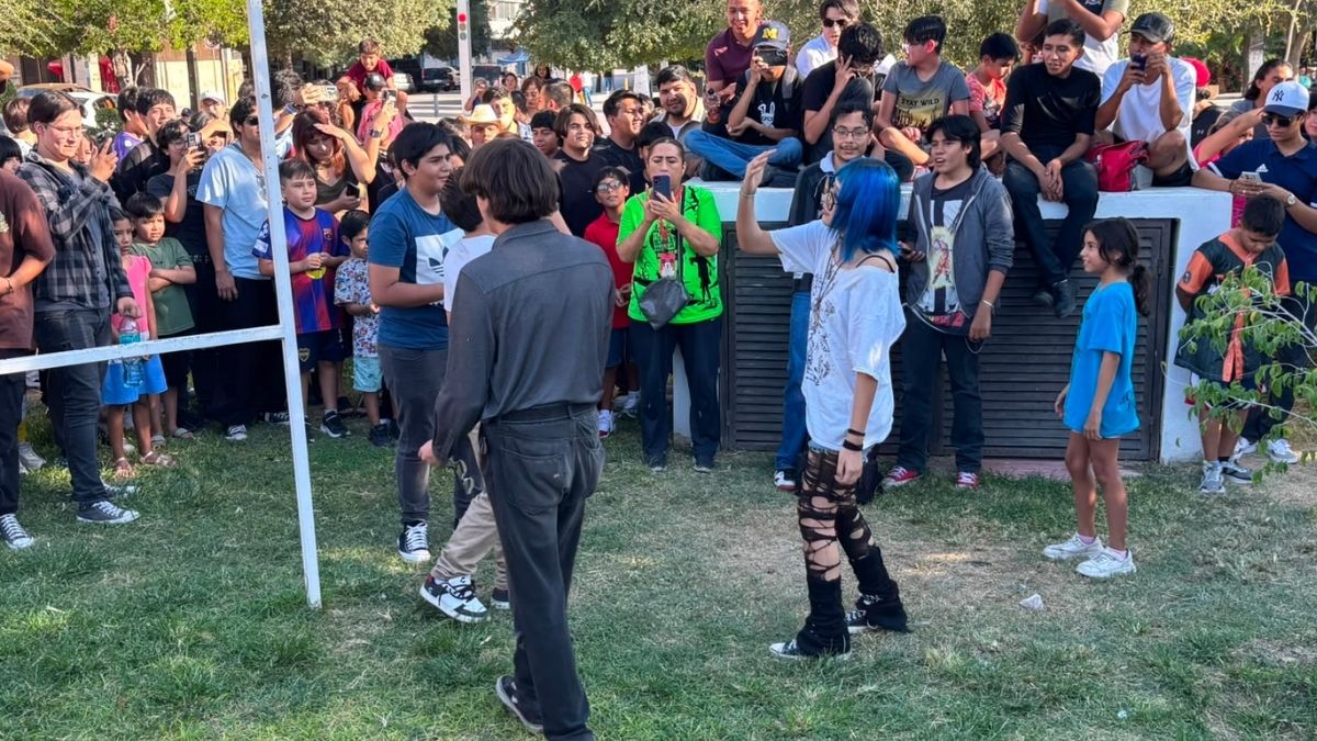 El concepto de “farmear aura” surge de la combinación del lenguaje de los videojuegos y la cultura de internet.