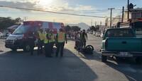El conductor de la camioneta presuntamente no respetó el paso de la motocicleta.
