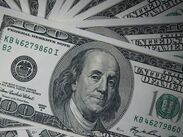El peso se mantiene bajo las 17 unidades por dólar.