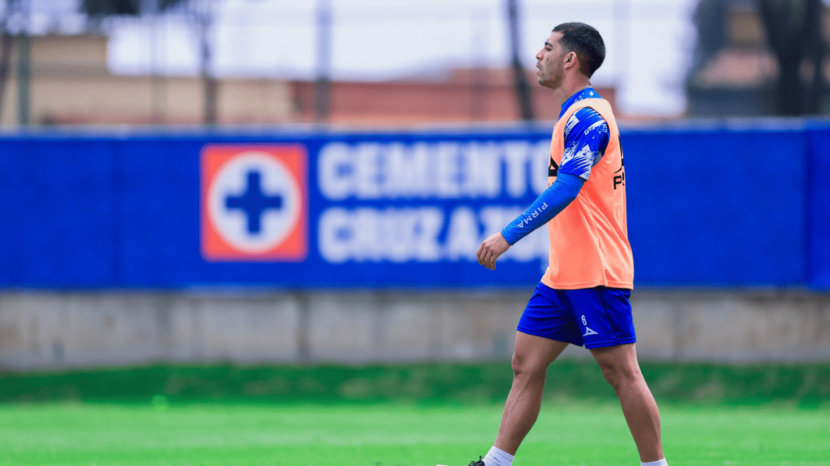 Erik Lira esta cerca de salir a jugar al fútbol Europeo. | @CruzAzul