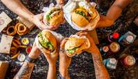 La Firewood Burger incorpora una propuesta de sabor ahumado para los clientes de la cadena.