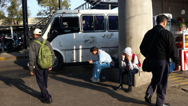 Habitantes de la capital de México se preparan para el clima de hoy. | Agencia Cuartoscuro