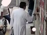 La indumentaria que lleva puesta hace que las personas confíen en él, creyendo que se trata de un sacerdote certificado / Cortesía vecinos de Tehuacán