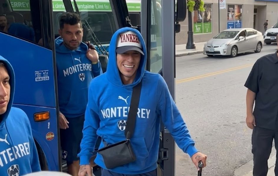 La Pandilla arribó a su hotel de concentración tras estar dos horas varados en el Aeropuerto de Chicago.