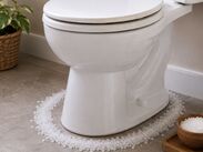 Protege las juntas del piso y combate el vapor en baños con poca ventilación usando este simple complemento de higiene. (Foto IA)