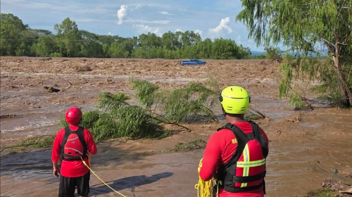 El rescate se prolongó hasta por seis horas. | Protección Civil y Bomberos de Puerto Vallarta.