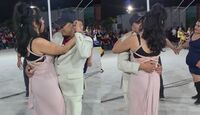 El video de vals de la boda de la pareja se volvió viral en redes.