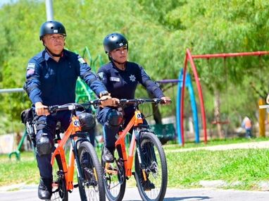 El alcalde entregó bicicletas tipo montaña, con su respectivo equipo de protección: casco, rodilleras y coderas, con una inversión de 117 mil pesos