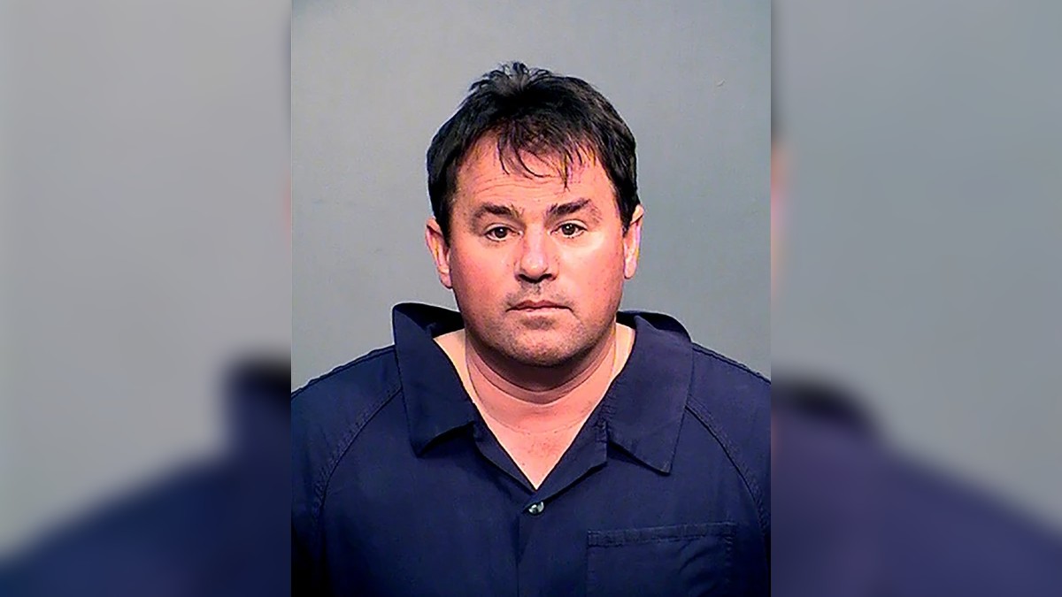 Bateman cumple actualmente 50 años en prisión por coaccionar a niñas  | Policía del condado Coconino