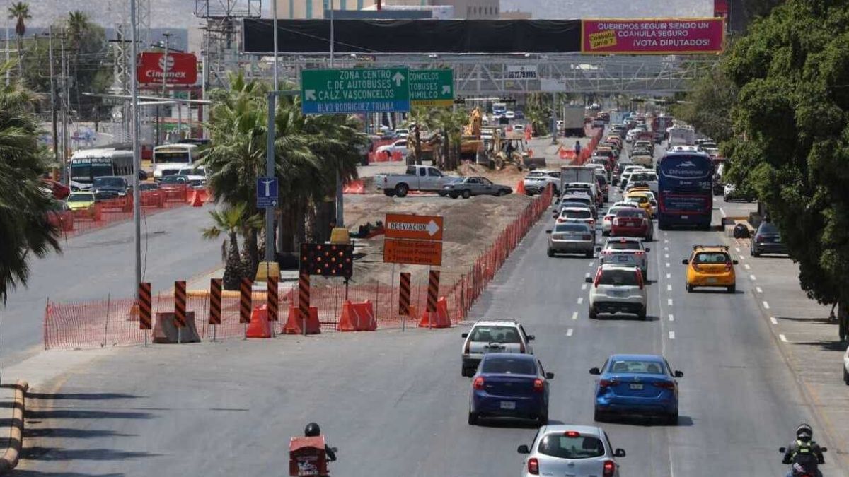 El cierre vial coincide con el regreso oficial a clases, por lo que autoridades hicieron un llamado a tomar precauciones.