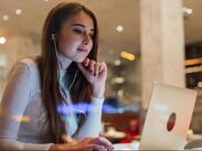 Se detectó que el uso de la IA va más allá de fines académicos. | Imagen: magnific.com
