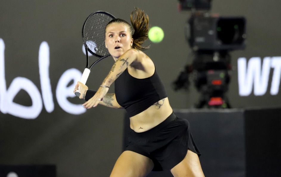 Diane Parry se enfrentó a Oleksandra Olinynkova en el plato fuerte del Estadio GNP Seguros.