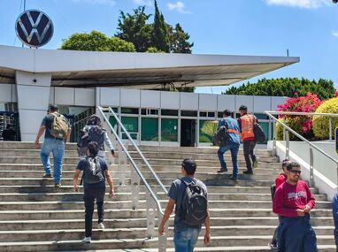 Directivos de Volkswagen de México y la comisión revisora del Sitiavw mantienen negociaciones extraordinarias en la sede de la Secretaría del Trabajo