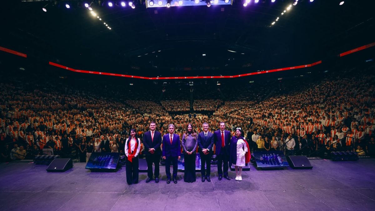 En el evento, se entregaron 34 reconocimientos a graduandos destacados por mérito académico y excelencia.