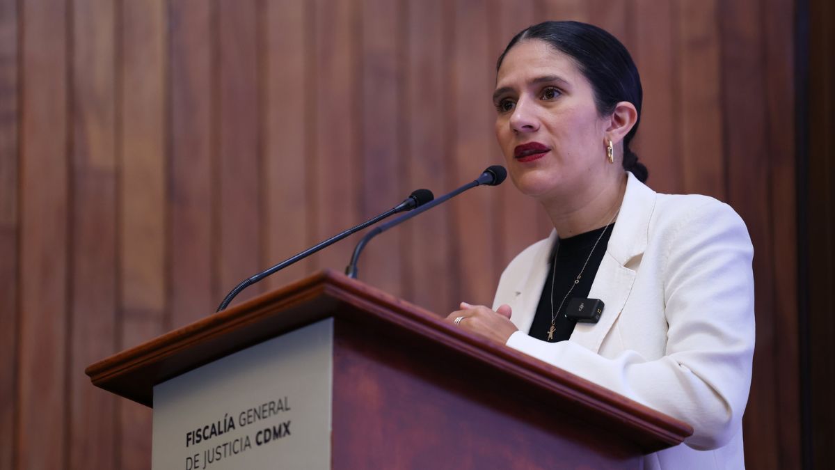 La fiscal Bertha Alcalde Luján, confirmó la apertura de ocho expedientes por presuntas omisiones y posibles actos de corrupción. | X: @FiscaliaCDMX