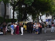 Las vialidades se vuelven un punto de reunión ante la presencia de un temblor | Cuartoscuro
