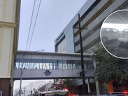 Incendio de dos autos provoca desalojo en el Centro de Monterrey