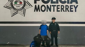 Tras su localización, los oficiales lo trasladaron a las instalaciones de la Policía de Monterrey