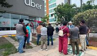 Manifestación de choferes de Uber y DiDi en Guadalajara