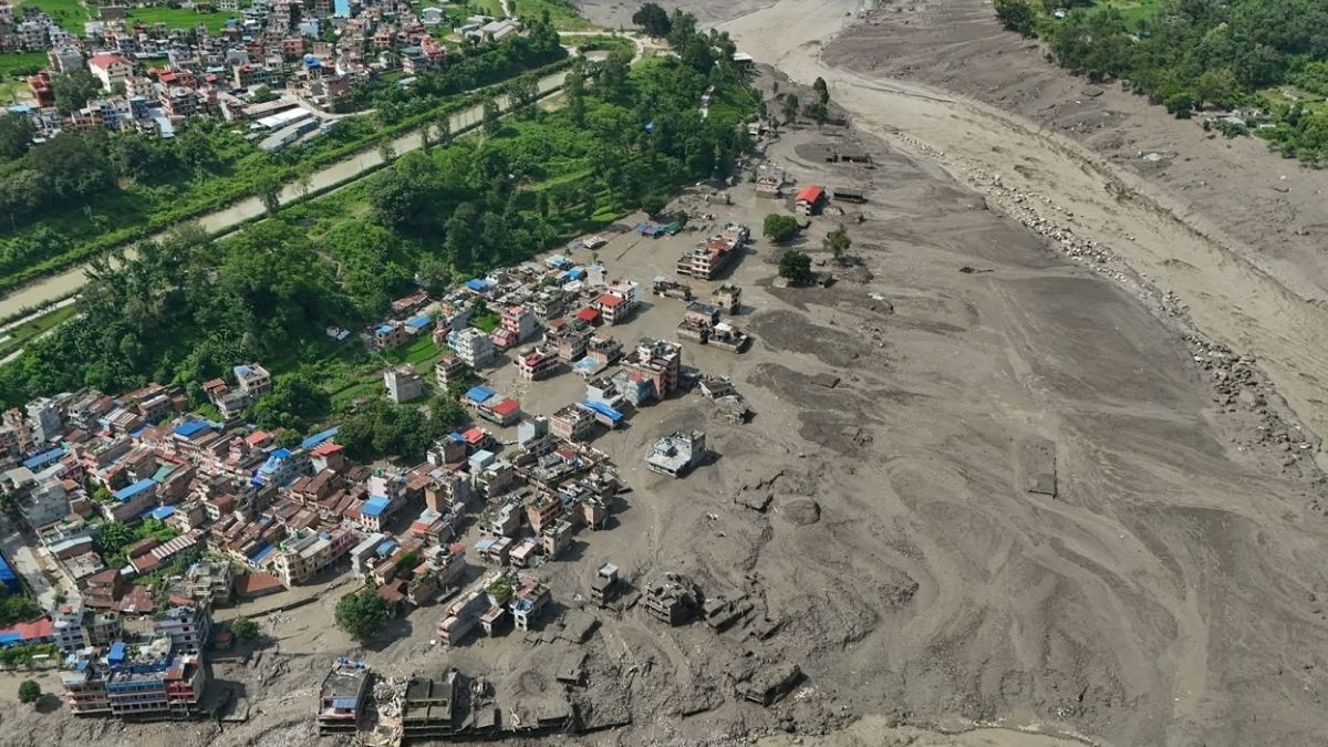 Al menos 62 nepaleses desaparecidos estaban entre cientos de locales que hacían senderismo en el lago Gosaikunda en Rasuwa.