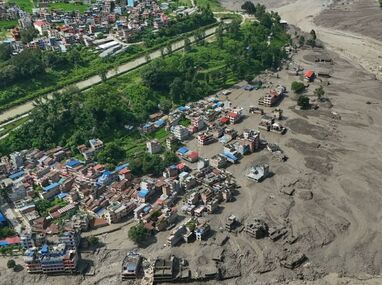 Al menos 62 nepaleses desaparecidos estaban entre cientos de locales que hacían senderismo en el lago Gosaikunda en Rasuwa.