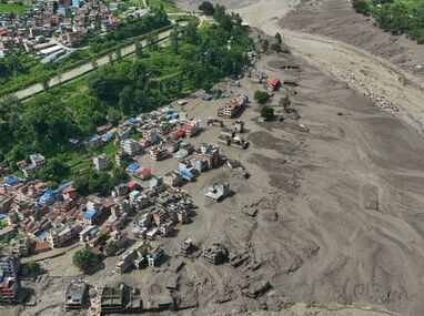 Al menos 62 nepaleses desaparecidos estaban entre cientos de locales que hacían senderismo en el lago Gosaikunda en Rasuwa.