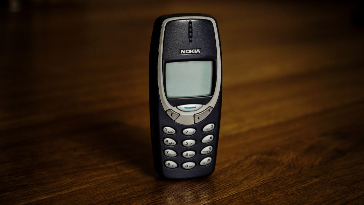 El nuevo Nokia 300 Charge retoma la filosofía de durabilidad, batería de larga duración y funciones esenciales que consagró al Nokia 1100