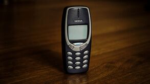 El nuevo Nokia 300 Charge retoma la filosofía de durabilidad, batería de larga duración y funciones esenciales que consagró al Nokia 1100