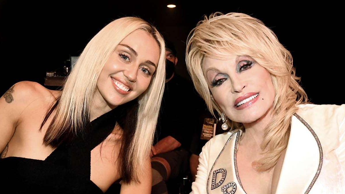 Parton fue madrina de Cyrus desde su infancia y también una importante mentora en su carrera artística.