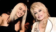 Parton fue madrina de Cyrus desde su infancia y también una importante mentora en su carrera artística.
