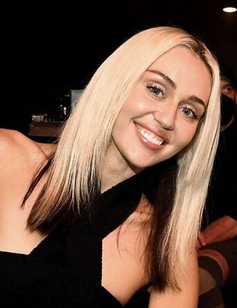 Parton fue madrina de Cyrus desde su infancia y también una importante mentora en su carrera artística.