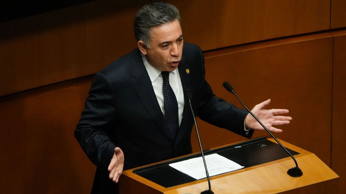 El senador Enrique Inzunza informó que se separa del grupo parlamentario de Morena. | Galo Cañas.